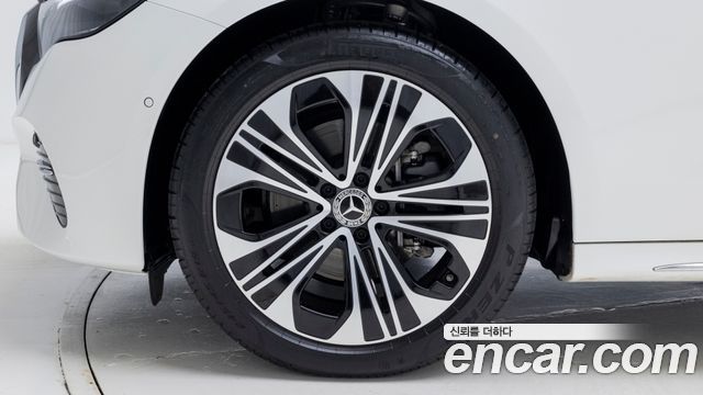 Mercedes-Benz E-Class 2026 — photo 5
