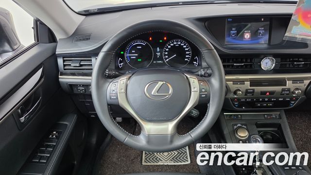 Lexus ES 2015 — photo 13