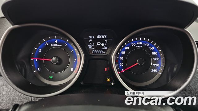 Hyundai AVANTE 2015 — photo 11