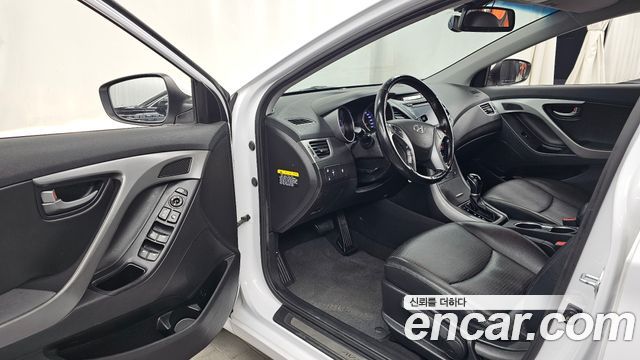 Hyundai AVANTE 2015 — photo 13