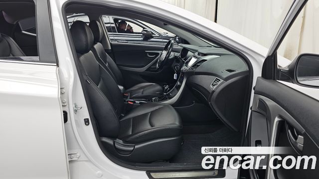 Hyundai AVANTE 2015 — photo 17