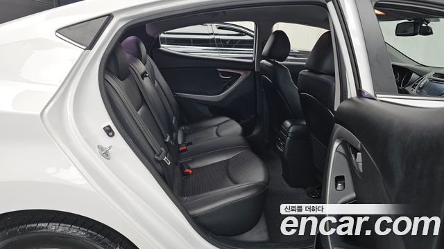 Hyundai AVANTE 2015 — photo 18