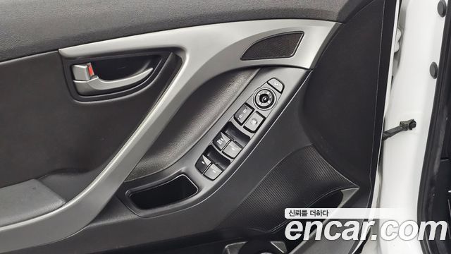 Hyundai AVANTE 2015 — photo 25