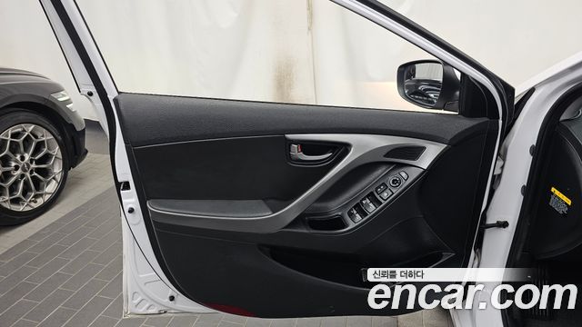 Hyundai AVANTE 2015 — photo 14