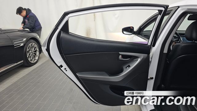 Hyundai AVANTE 2015 — photo 15