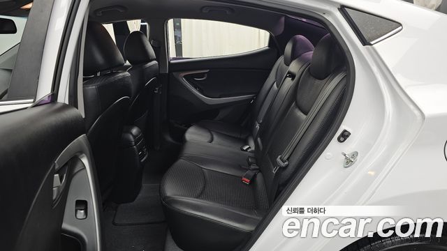 Hyundai AVANTE 2015 — photo 16