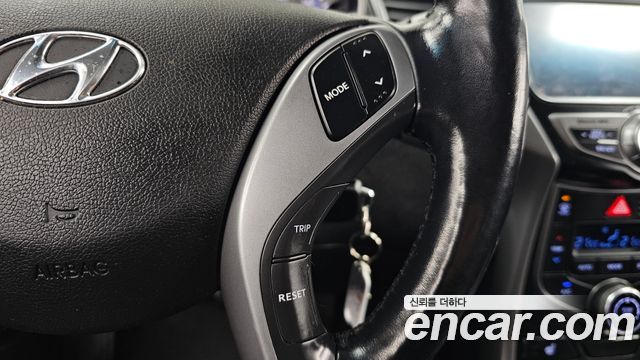 Hyundai AVANTE 2015 — photo 32