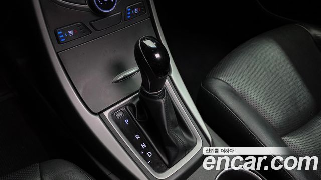 Hyundai AVANTE 2015 — photo 12