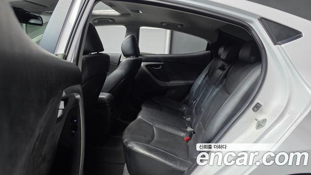 Hyundai AVANTE 2015 — photo 18