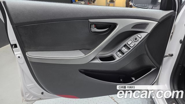 Hyundai AVANTE 2015 — photo 14