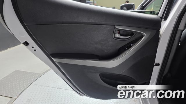 Hyundai AVANTE 2015 — photo 15