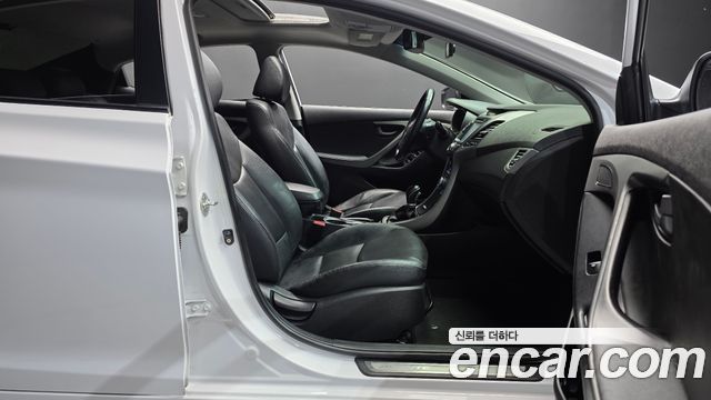 Hyundai AVANTE 2015 — photo 16