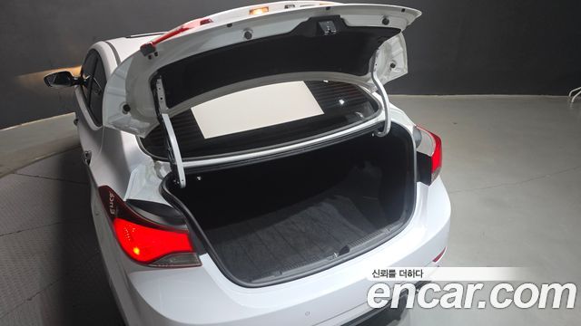 Hyundai AVANTE 2015 — photo 31