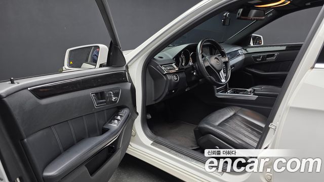 Mercedes-Benz E-Class 2014 — photo 10
