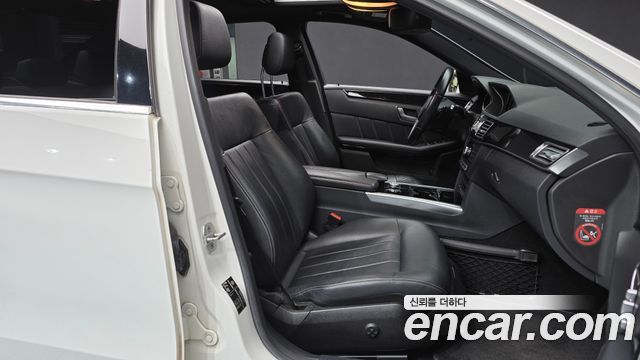Mercedes-Benz E-Class 2014 — photo 11