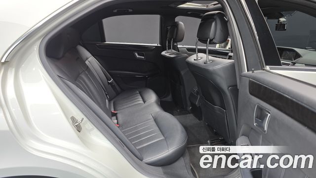 Mercedes-Benz E-Class 2014 — photo 12