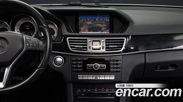 Mercedes-Benz E-Class 2014 — photo 14