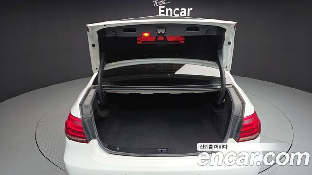Mercedes-Benz E-Class 2014 — photo 20