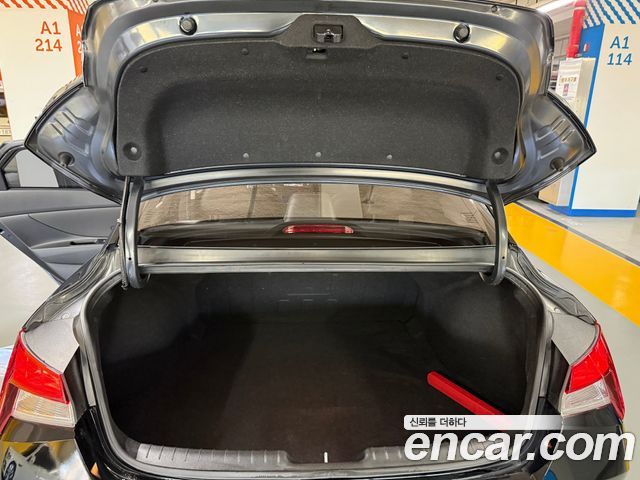 Hyundai AVANTE 2023 — photo 16