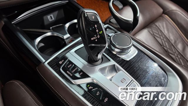 BMW 7-Series 2017 — photo 9