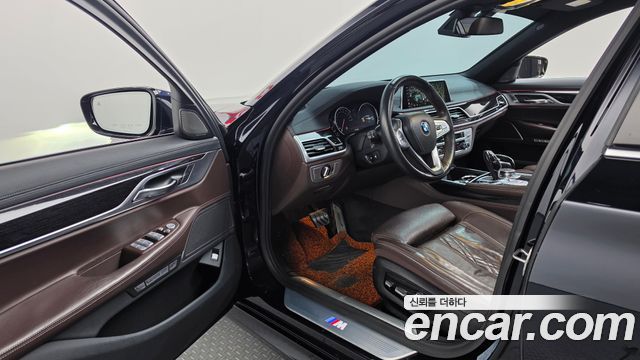 BMW 7-Series 2017 — photo 10