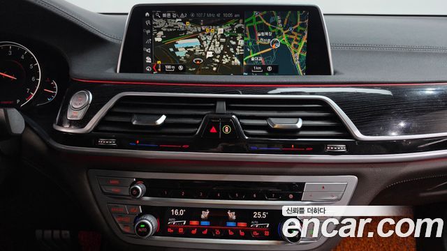 BMW 7-Series 2017 — photo 14