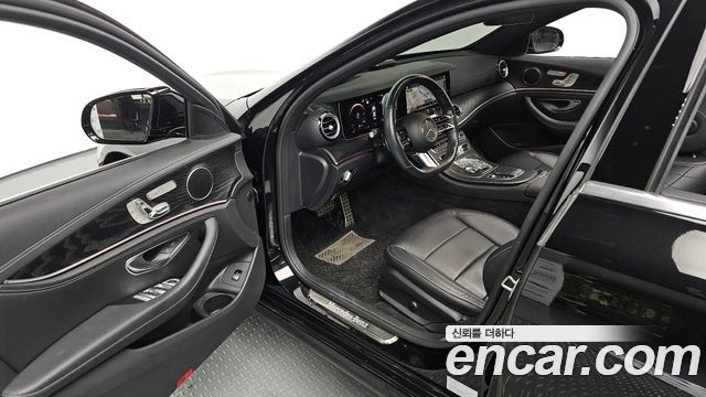Mercedes-Benz E-Class 2021 — photo 13