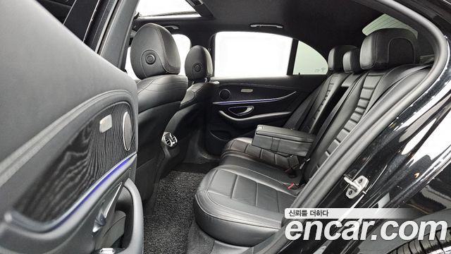 Mercedes-Benz E-Class 2021 — photo 17