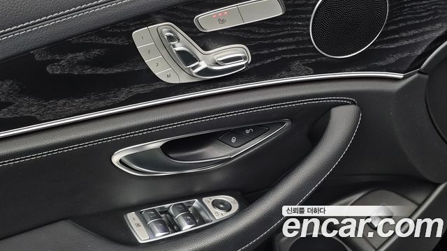 Mercedes-Benz E-Class 2021 — photo 26