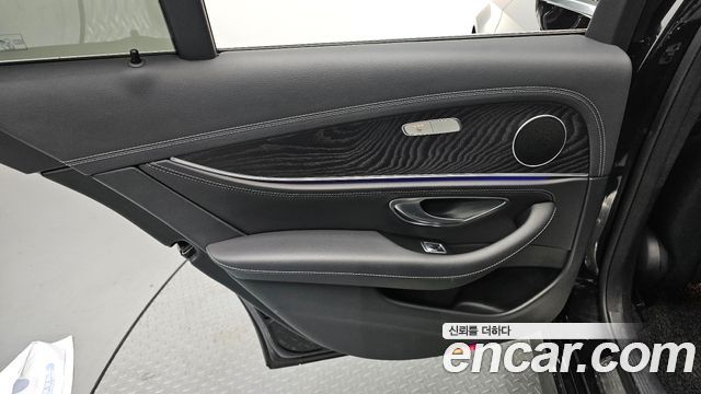 Mercedes-Benz E-Class 2021 — photo 15