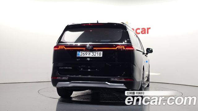 Kia Canival 2021 — photo 4
