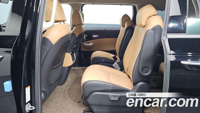 Kia Canival 2021 — photo 17