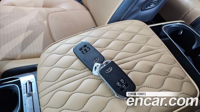 Kia Canival 2021 — photo 35