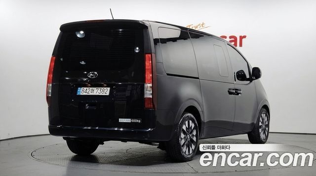 Hyundai Staria 2024 — photo 2