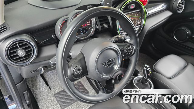 Mini Cooper 2020 — photo 24