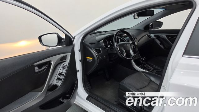 Hyundai AVANTE 2014 — photo 13