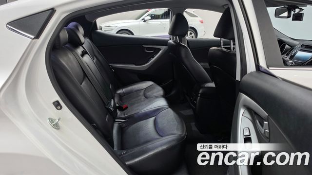 Hyundai AVANTE 2014 — photo 17