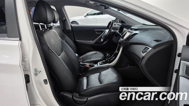 Hyundai AVANTE 2014 — photo 16