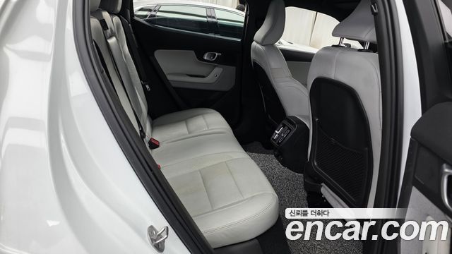 Polestar Polestar 2 2023 — photo 17