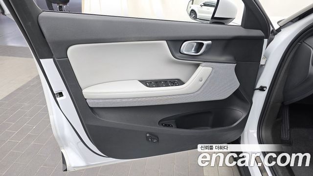 Polestar Polestar 2 2023 — photo 14