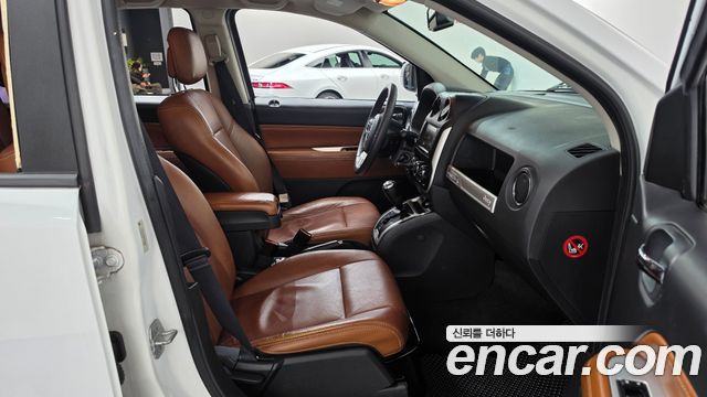 Jeep Compass 2014 — photo 11