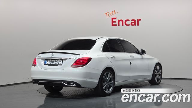 Mercedes-Benz C-Class 2018 — photo 2