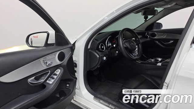 Mercedes-Benz C-Class 2018 — photo 10