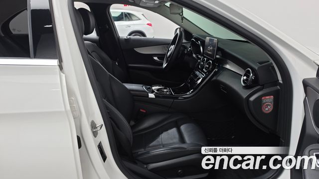 Mercedes-Benz C-Class 2018 — photo 11
