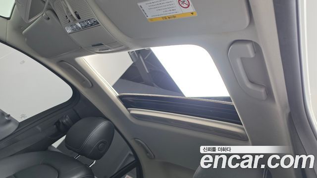 Mercedes-Benz C-Class 2018 — photo 20