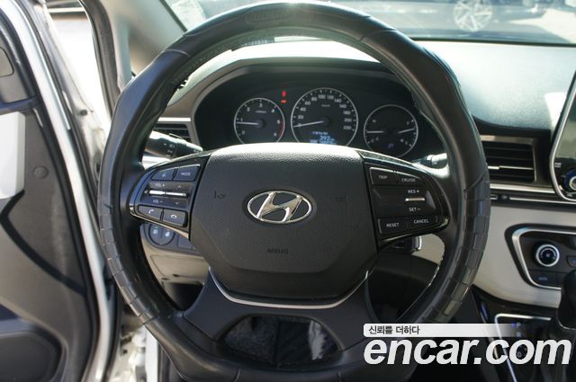 Hyundai Starex 2019 — photo 9