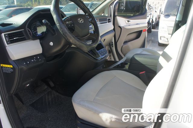 Hyundai Starex 2019 — photo 10
