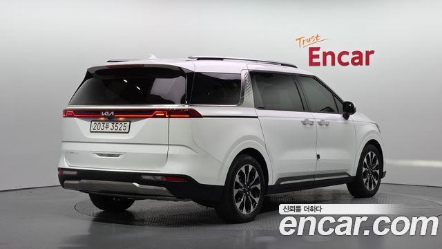 Kia Canival 2023 — photo 2