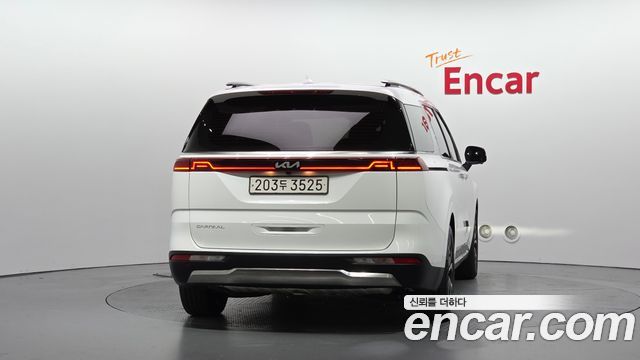Kia Canival 2023 — photo 4
