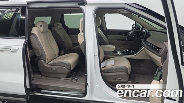 Kia Canival 2023 — photo 24